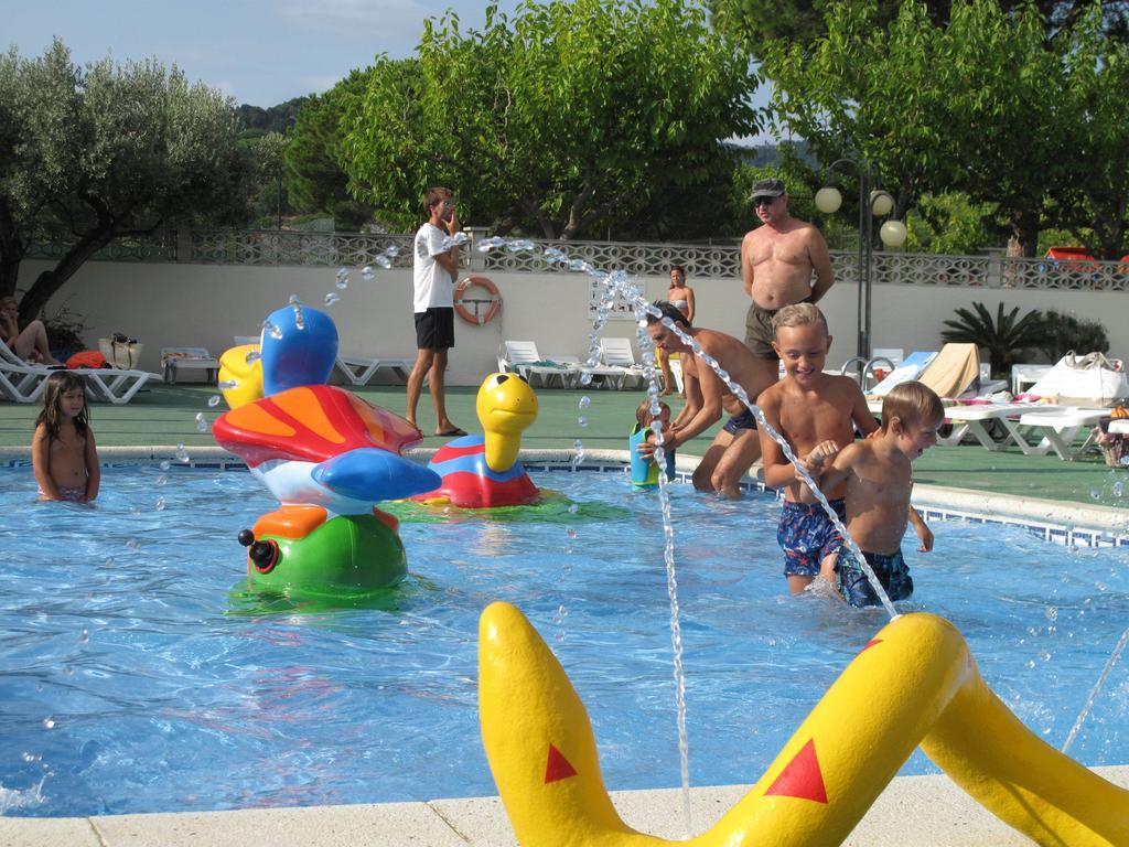 Camping Roca Grossa Calella Exterior photo