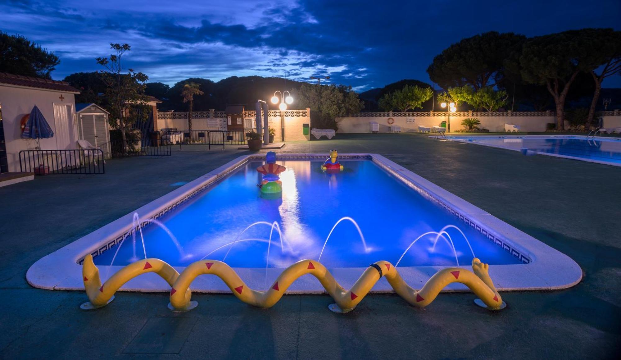 Camping Roca Grossa Calella Exterior photo